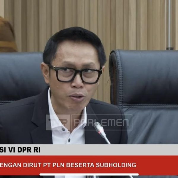 Potret Eko Patrio Kembali Pimpin Rapat DPR usai 4 Bulan Dinonaktifkan